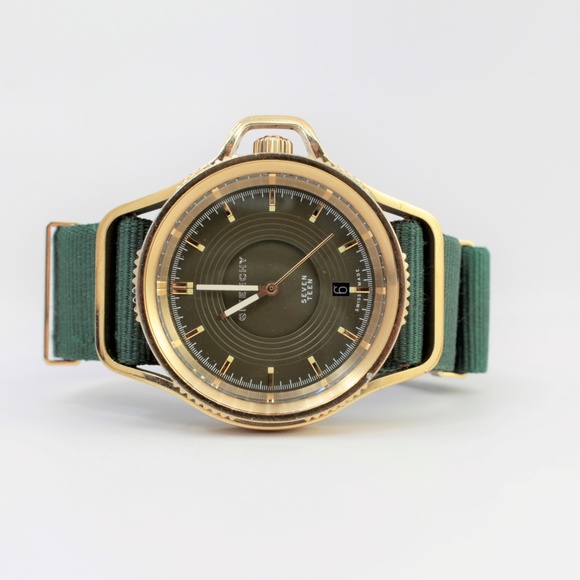 Givenchy's Seventeen Vegan Mens Gold Green Watch - Picture 3 of 8